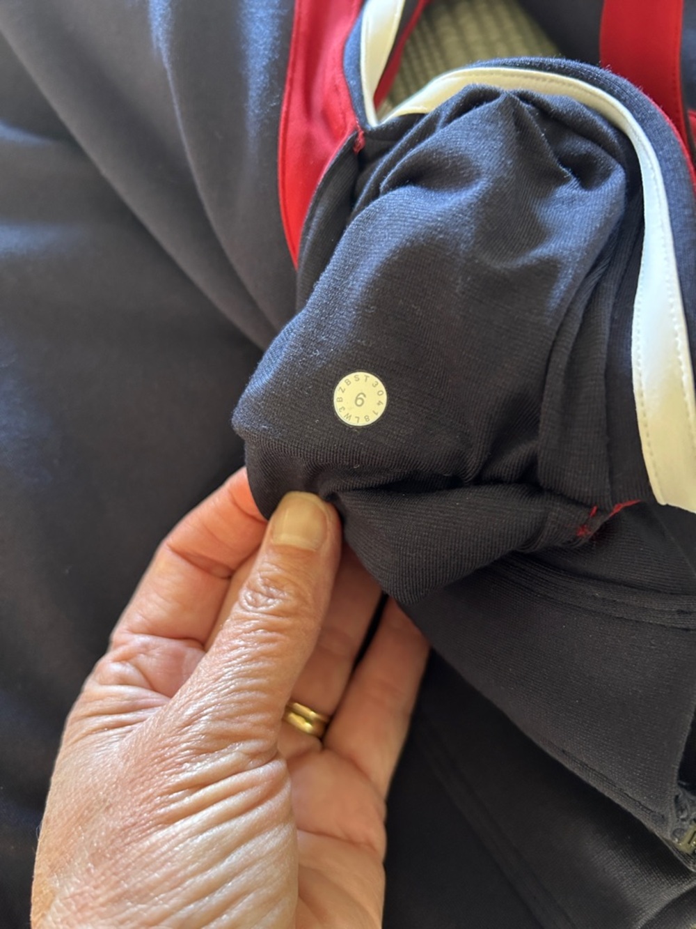 Lululemon Athletica Cover Your Tracks Jacket Size 6- Like New - Picture 9 of 9